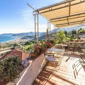 https://san-martino-rooms-breakfast.hotelitalianriviera.com